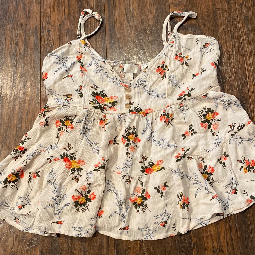 Only worn once super cute flower top